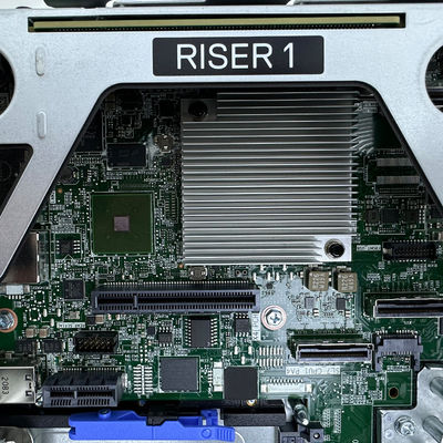DE LL PowerEdge R740 2U Rack Server with 16x2.5 Hard Drive DDR4 8GB Win Web and GPU